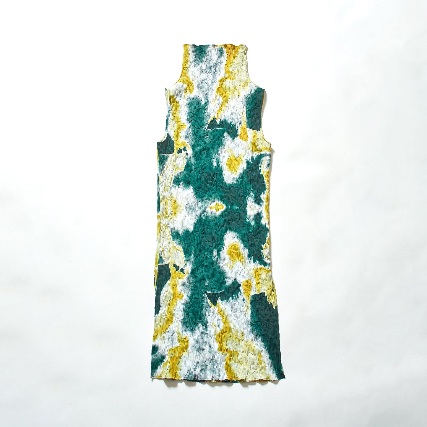 Wavy Sleeveless Turtleneck Dress with Nijimi Pattern