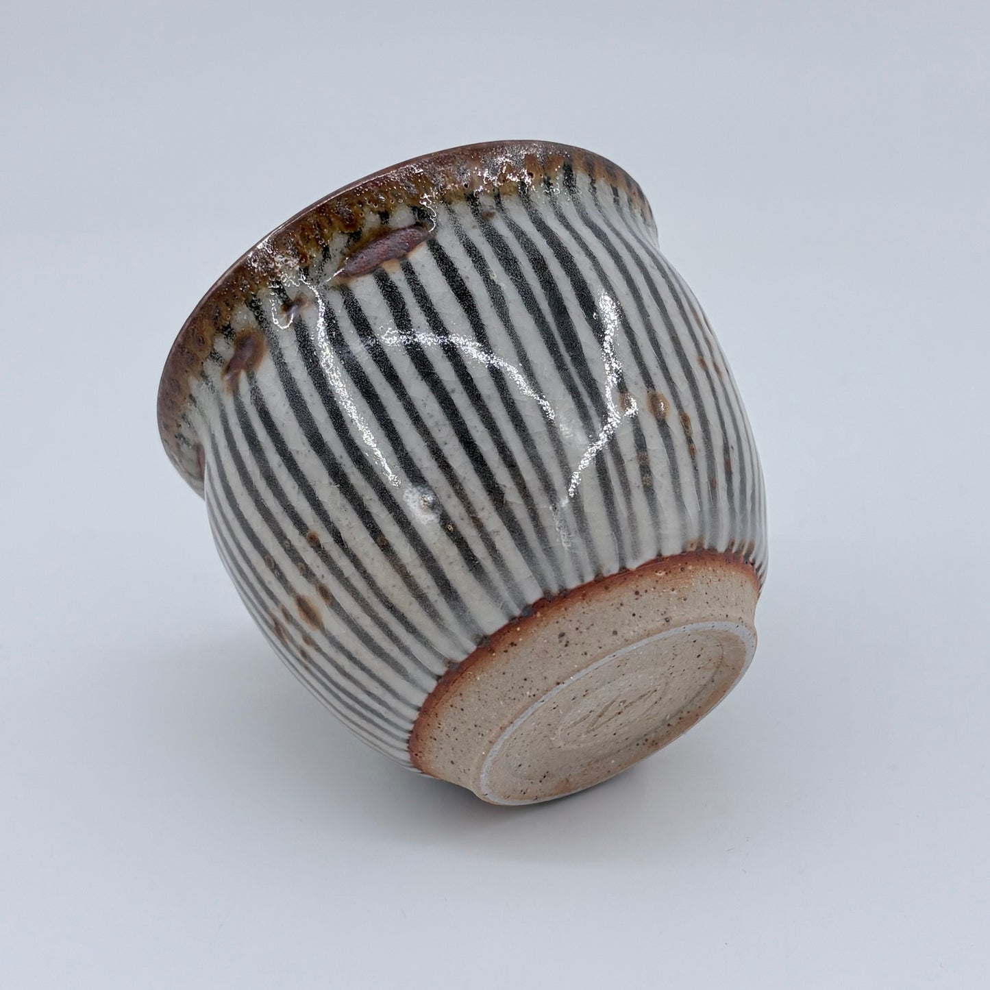 Suga Pottery Fairness Cup - Gray Stripes