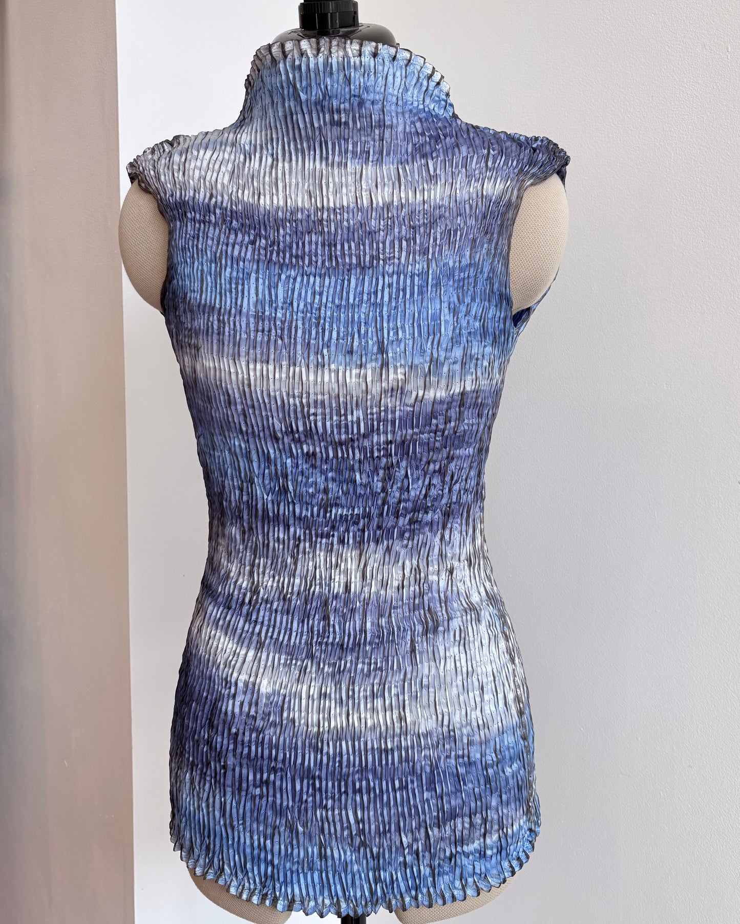 Silk Wavy Turtleneck Sleeveless Top
