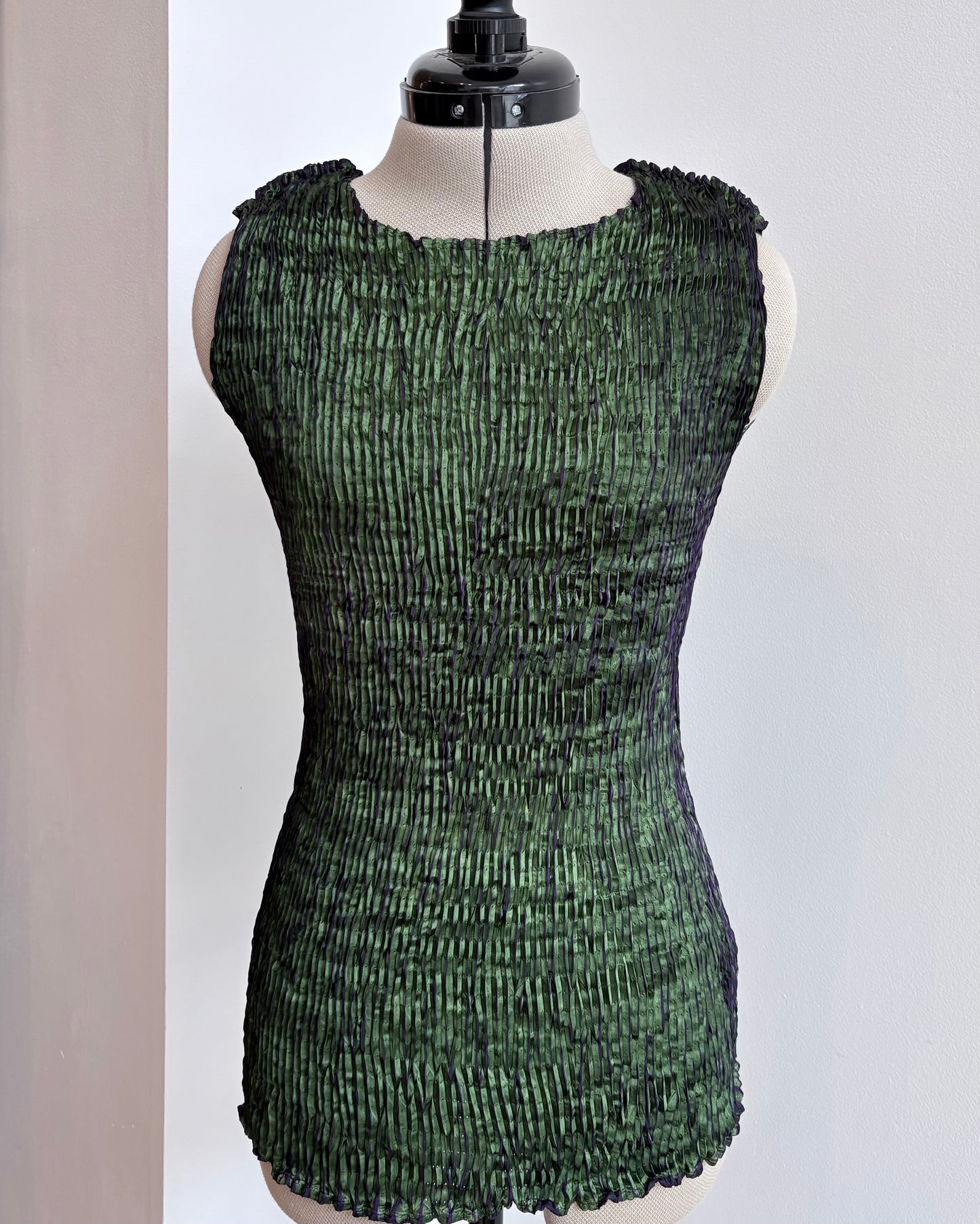 Silk Wavy Turtleneck Sleeveless Top