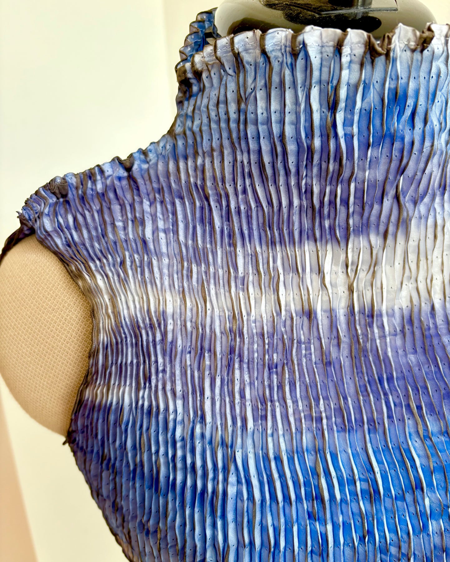 Silk Wavy Turtleneck Sleeveless Top