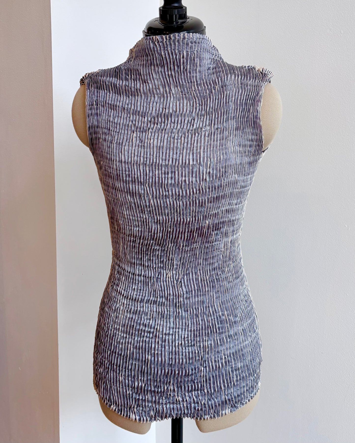 Silk Wavy Turtleneck Sleeveless Top