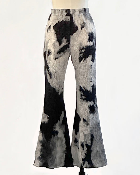 Wavy Flared Pants with Nijimi Pattern