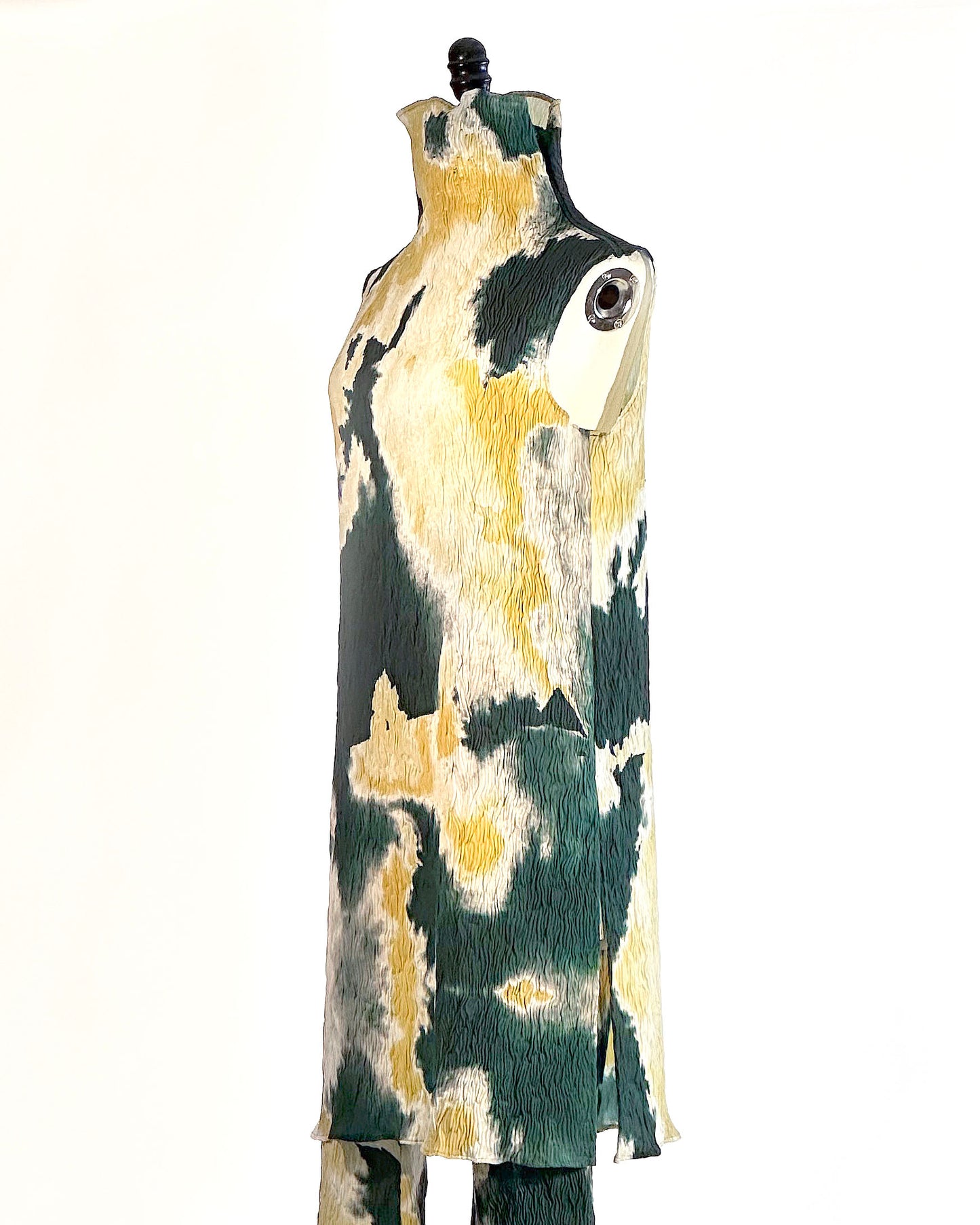 Wavy Sleeveless Turtleneck Dress with Nijimi Pattern