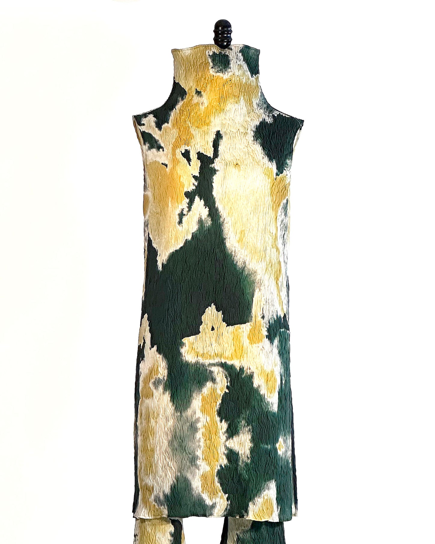 Wavy Sleeveless Turtleneck Dress with Nijimi Pattern